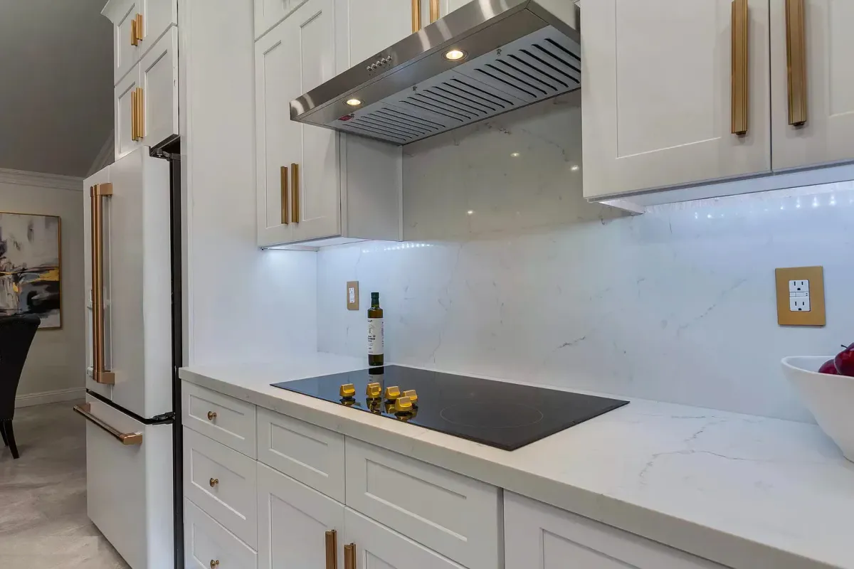 White Shaker — Solid Wood kitchen
